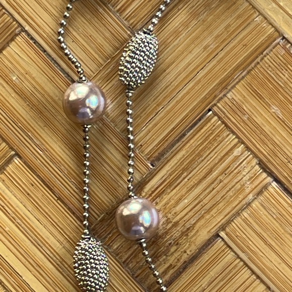 Vintage necklace soft gold tone w/faux blush pearls - Picture 4 of 6